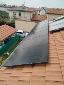 installation sur maison panneaux solaire a Decines Charpieu